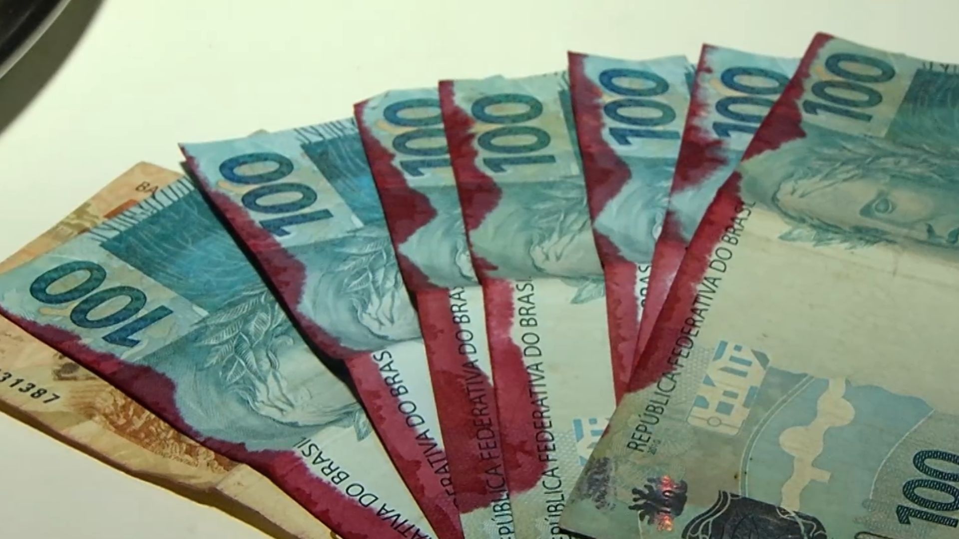 Notas manchadas (Foto/reprodução: TV Vitória)