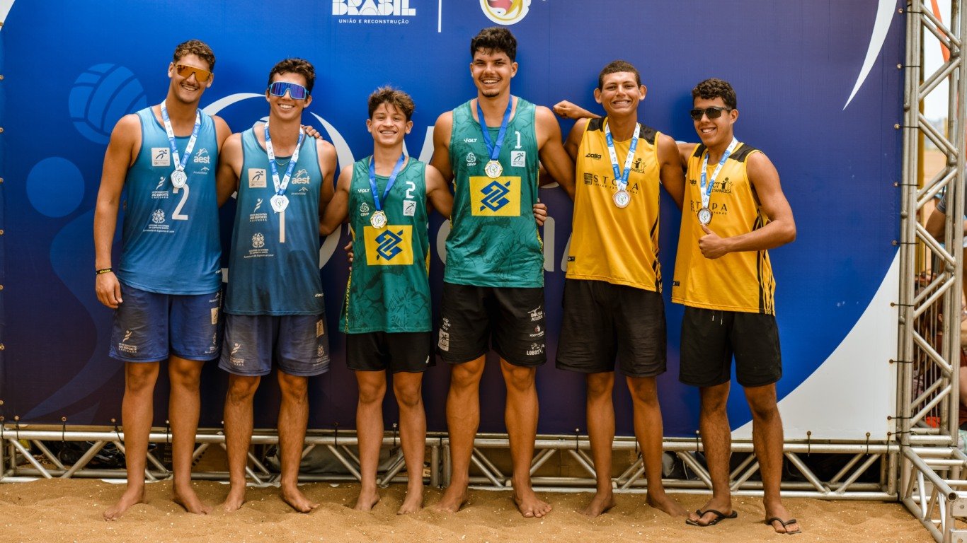 Circuito Estadual Sub-23 de Vôlei de Praia. Praia de Camburi. Pódio feminino. 16/11/2025