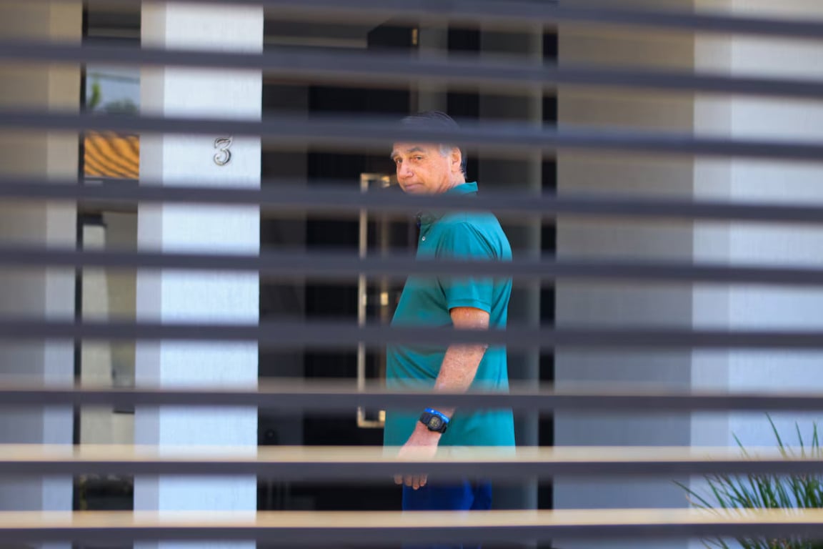 Jair Bolsonaro em sua casa, onde cumpre prisão domiciliar Foto: Wilton Júnior/Estadão Jair Bolsonaro em sua casa, onde cumpre prisão domiciliar Foto: Wilton Júnior/Estadão