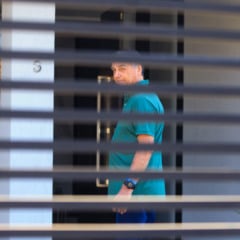 Jair Bolsonaro em sua casa, onde cumpre prisão domiciliar Foto: Wilton Júnior/Estadão