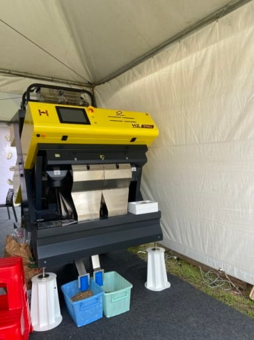 Máquina chinesa com inteligência artificial aprimora seleção de café no Espírito Santo