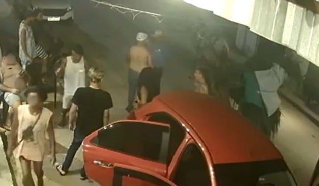 Idoso esfaqueado e agredido com cadeiras em Fundão