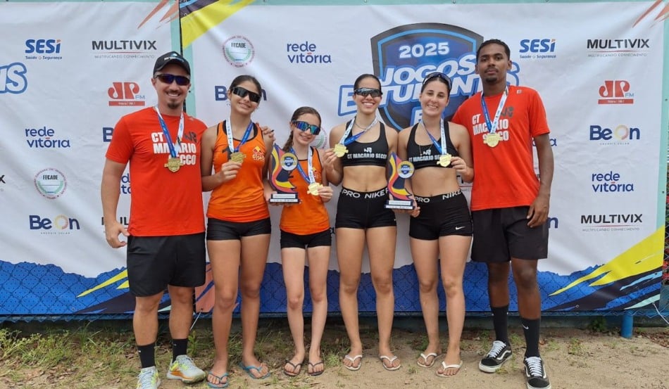 Dobradinha do Colégio IPE no vôlei de praia feminino infantil e juvenil