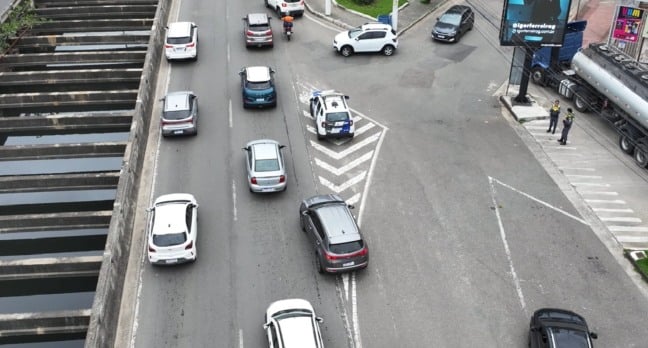 Marcas de canalização subida da terceira ponte