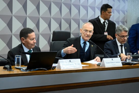 Mourão, Contarato e Vieira (Foto: Andressa Anholete/Agência Senado)
