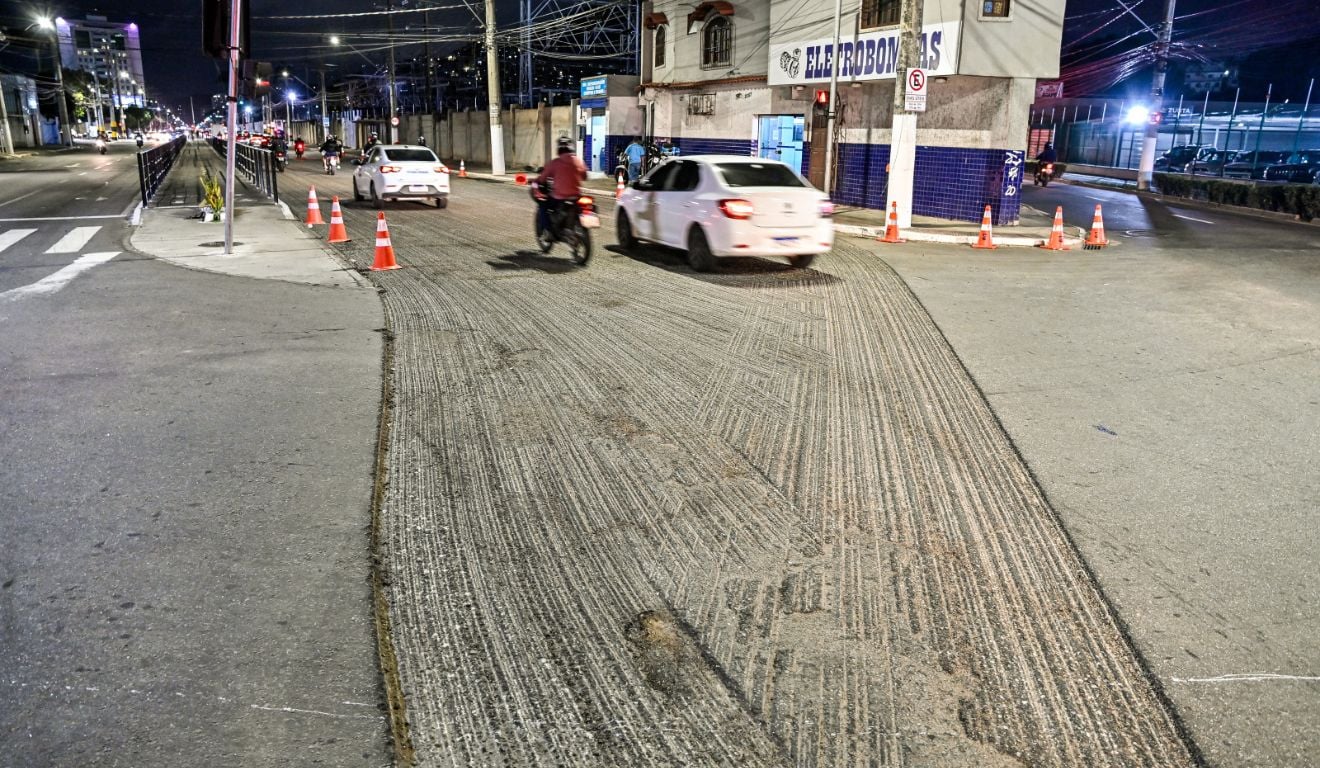 Obra de recapeamento da Avenida Leitão da Silva