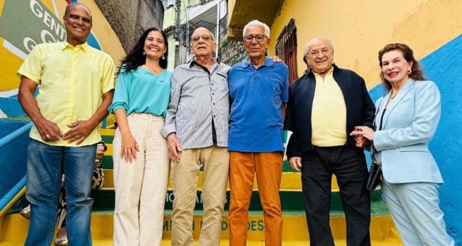 Festa na Escadaria da Fama homenageia jornalistas, músicos e artistas no Morro dos Alagoanos
