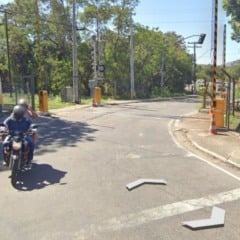 Passagem de nível de ferrovia em Cariacica