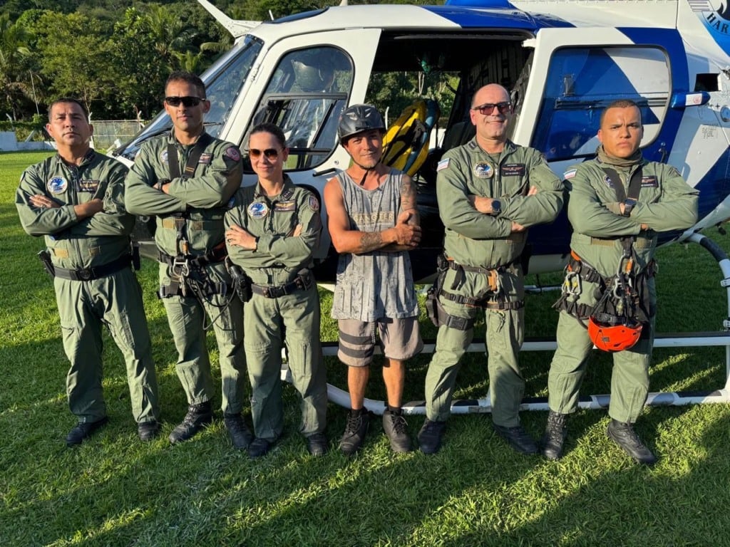 Piloto de parapente faz pouso forçado em Cariacica e é resgatado