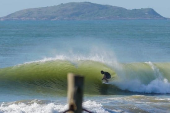 Surfe na Praia d'Ulé, em Guarapari