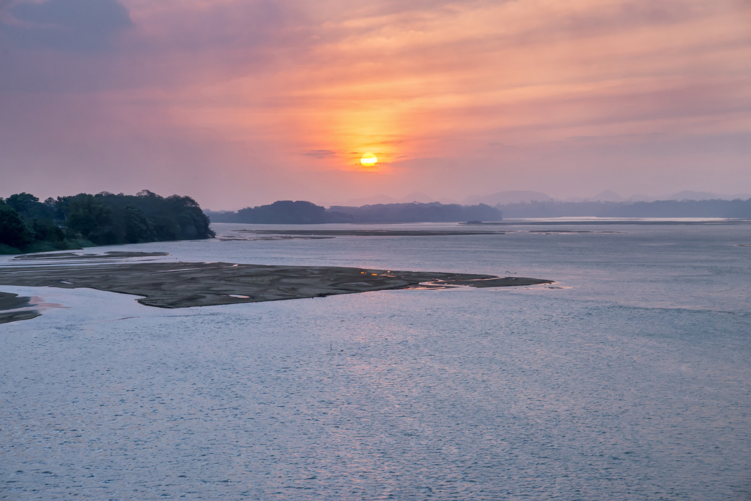 10 anos da tragédia no Rio Doce. Por Leonardo Merçon/ Instituto Últimos Refúgios 10 anos da tragédia no Rio Doce. Por Leonardo Merçon/ Instituto Últimos Refúgios