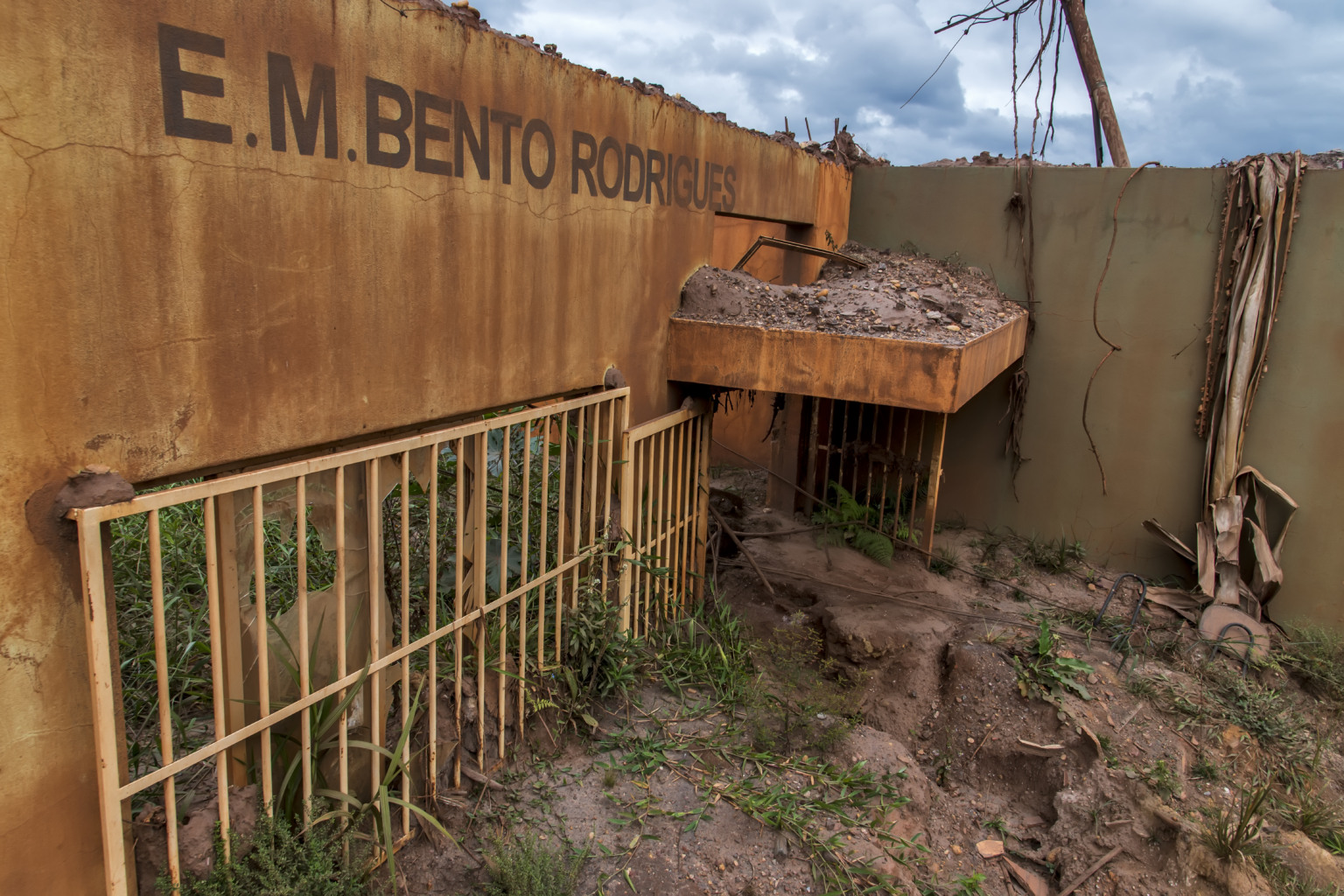 10 anos da tragédia no Rio Doce. Por Leonardo Merçon/ Instituto Últimos Refúgios 10 anos da tragédia no Rio Doce. Por Leonardo Merçon/ Instituto Últimos Refúgios