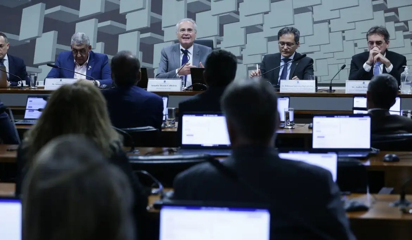 Pelos cálculos, o governo federal conseguirá, entre 2026 e 2028, uma receita com superávit de cerca de R$ 12,27 bilhões. Foto: Lula Marques/ Agência Brasil. Pelos cálculos, o governo federal conseguirá, entre 2026 e 2028, uma receita com superávit de cerca de R$ 12,27 bilhões. Foto: Lula Marques/ Agência Brasil.