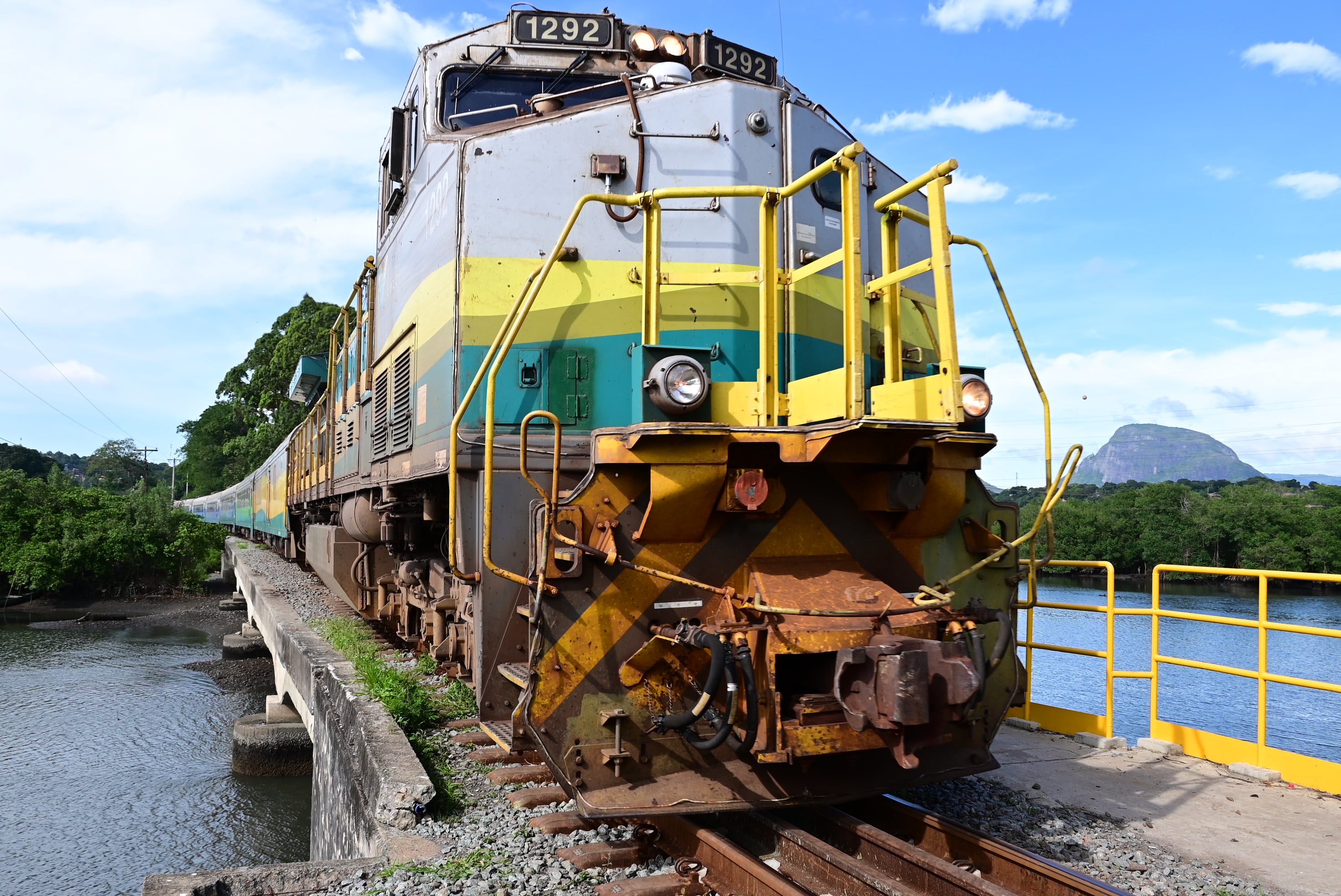 Trem de passageiros Vitória a Minas