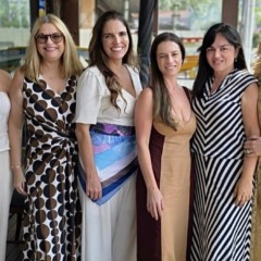 Almoço à beira mar para festejar com Paula Pazolini