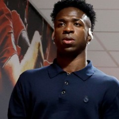 Vini Jr. antes do jogo do Real Madrid contra o Liverpool