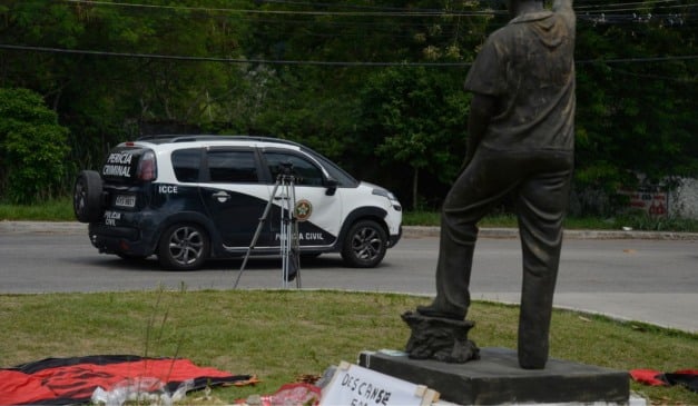 Perícia da Polícia Civil após incêndio que matou 10 garotos no Ninho do Urubu, CT do Flamengo