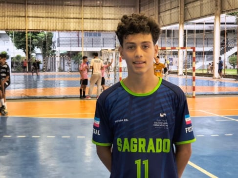 Sagrado marca duas vezes no fim e se garante nas semifinais do futsal