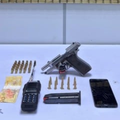 Material apreendido com o adolescente após o confronto