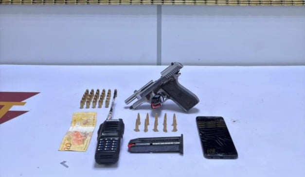 Material apreendido com o adolescente após o confronto