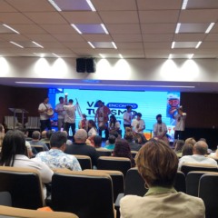 A banda de congo abriu o Vai Turismo, que discutiu medidas para fomentar a atividade no Es, alinhadas com medidas nacionais. Crédito: Edu Kopernick