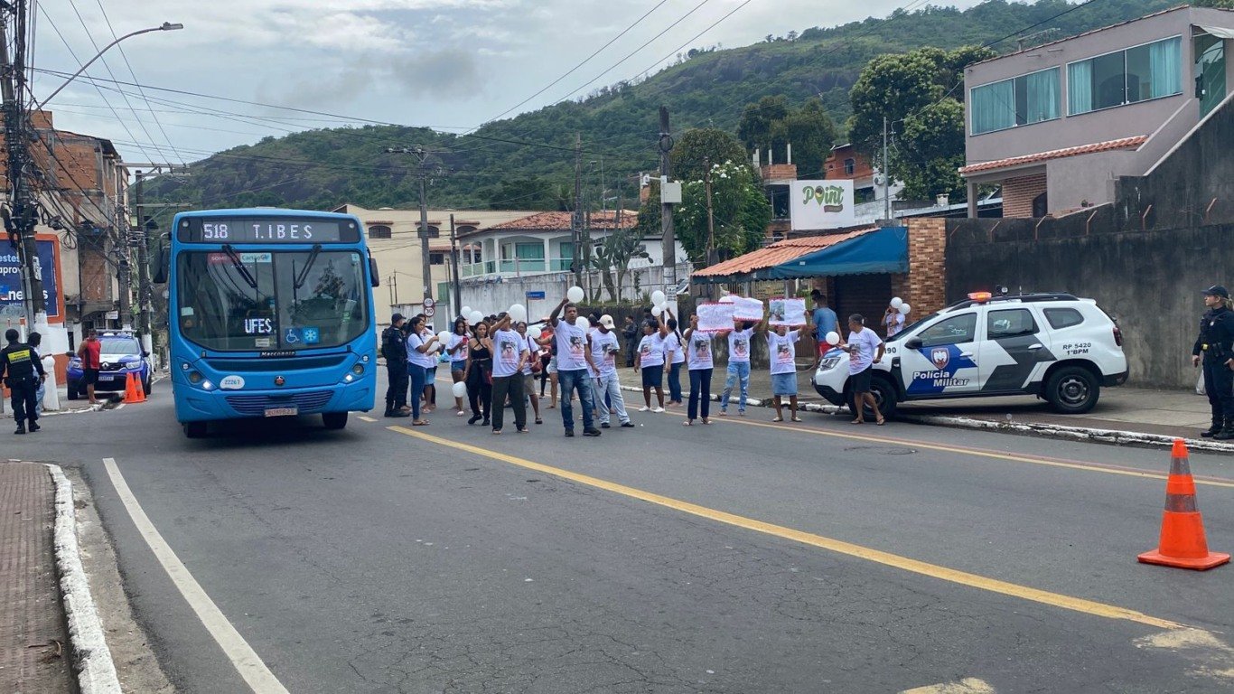 Protesto Serafim Derenzi (Foto: Thiago Soares)