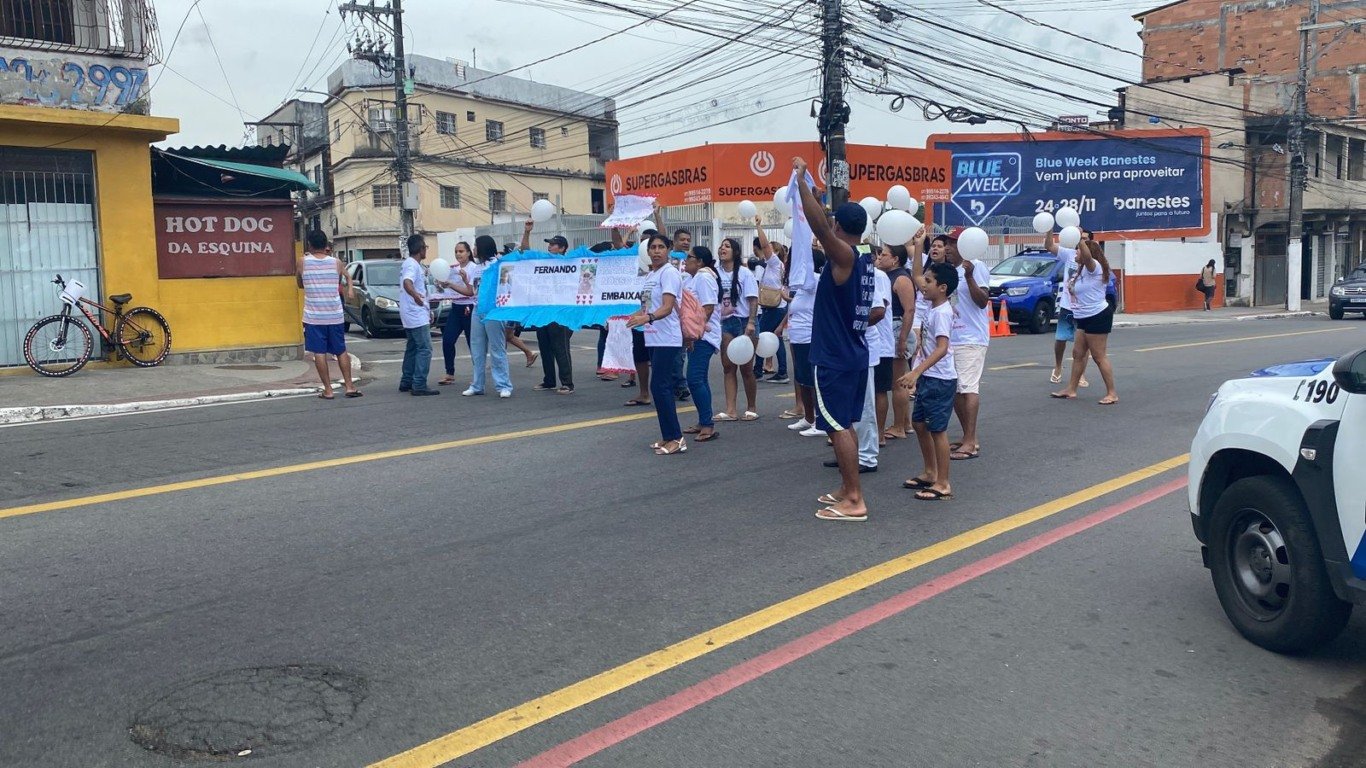 Protesto Serafim Derenzi (Foto: Thiago Soares)