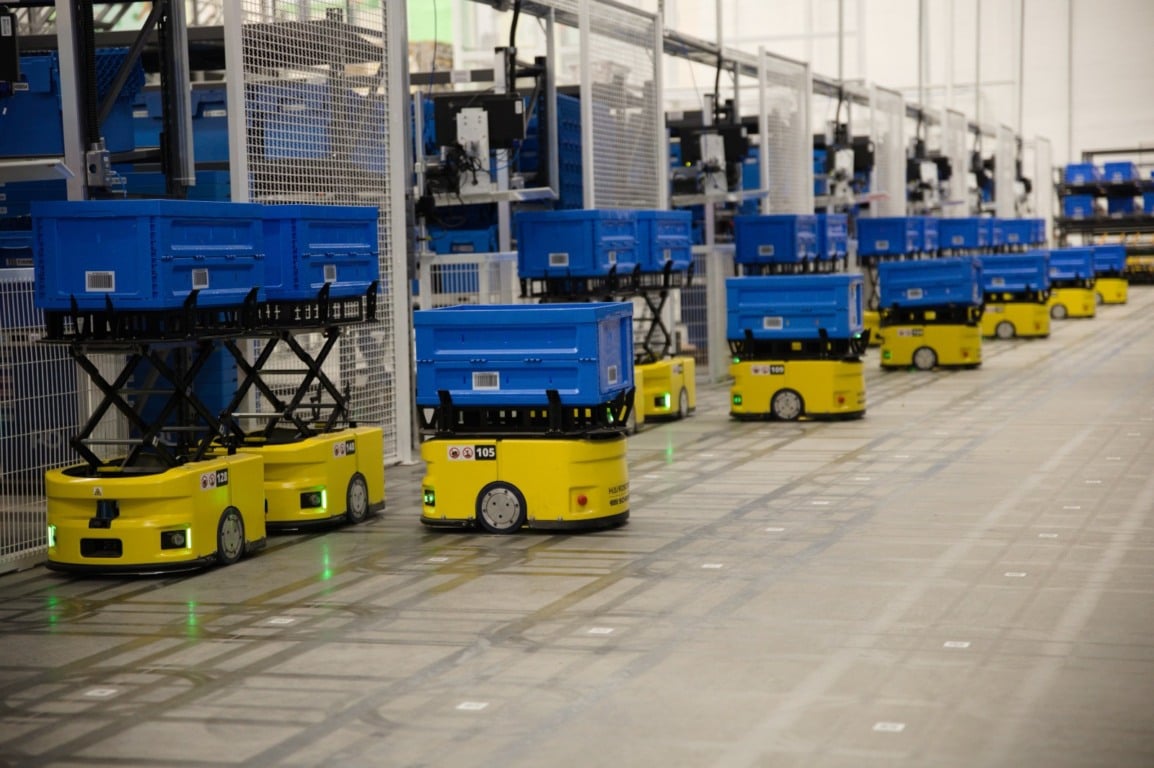 Robôs em operação no CD da RD Saúde: aposta em tecnologia para ganhar produtividade e melhorar distribuição no ES e no Rio. Crédito: Divulgação