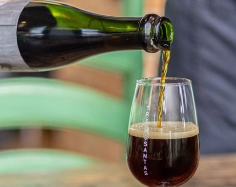 Cerveja da Cervejaria Três Santas: Sabores inusitados e prêmios nacionais. Crédito: Reprodução de Redes Sociais