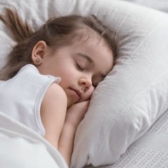 criança dormindo