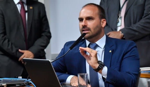 Eduardo Bolsonaro, deputado federal, alega que tarifas americanas sobre o Brasil caíram apenas por razões internas daquele País