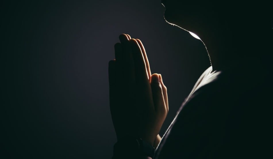 Mãos em oração