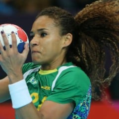 Alexandra Nascimento do Brasil na partida contra a Noruega na Arena Copper Box durante as competições de Handebol nos Jogos Olímpicos de Londres em 07 de agosto de 2012. Foto: Daniel Ramalho/AGIF/COB