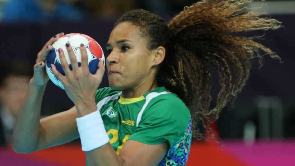 Alexandra Nascimento do Brasil na partida contra a Noruega na Arena Copper Box durante as competições de Handebol nos Jogos Olímpicos de Londres em 07 de agosto de 2012. Foto: Daniel Ramalho/AGIF/COB