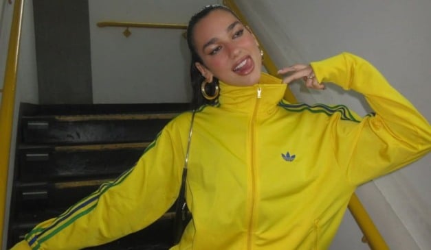 Dua Lipa fica no Brasil até dia 22 de novembro, quando tem um show no Rio de Janeiro (Foto: Reprodução/Instagram/@dualipa)