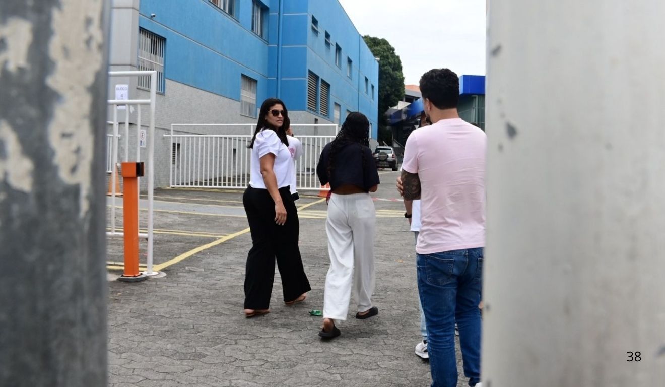 estudante consegue entrar após cair no local de prova