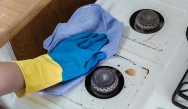 Fogão brilhando em minutos: mistura caseira que remove toda a gordura