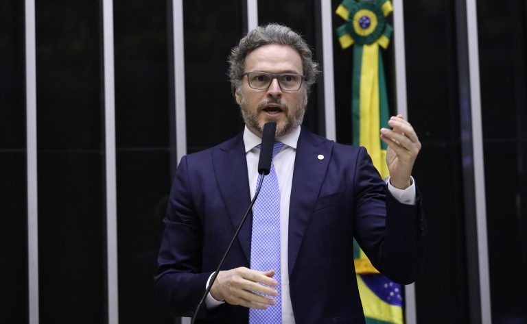 Fred Costa recomendou a aprovação de novas penas na Lei dos Crimes Ambientais. Fonte: Kayo Magalhães/Câmara dos Deputados