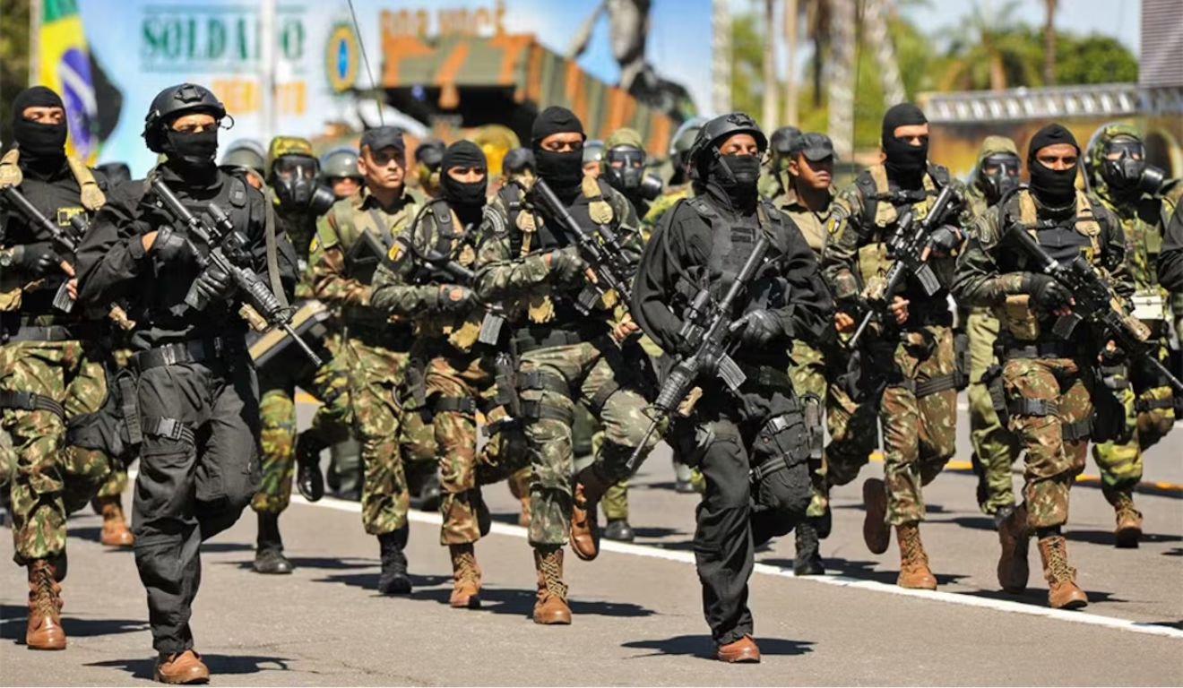 São chamados de kids pretos os utas das Forças Especiais do Exército Brasileiro, treinados para missões sigilosas em ambientes hostis Foto: Divulgação/Exército Brasileiro