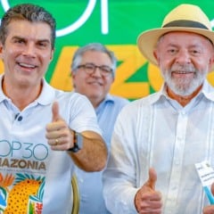 Presidente da República, Luiz Inácio Lula da Silva acompanhado do governador do Pará Helder Barbalho, durante Cerimônia de divulgação dos investimentos do Governo Federal para a COP30