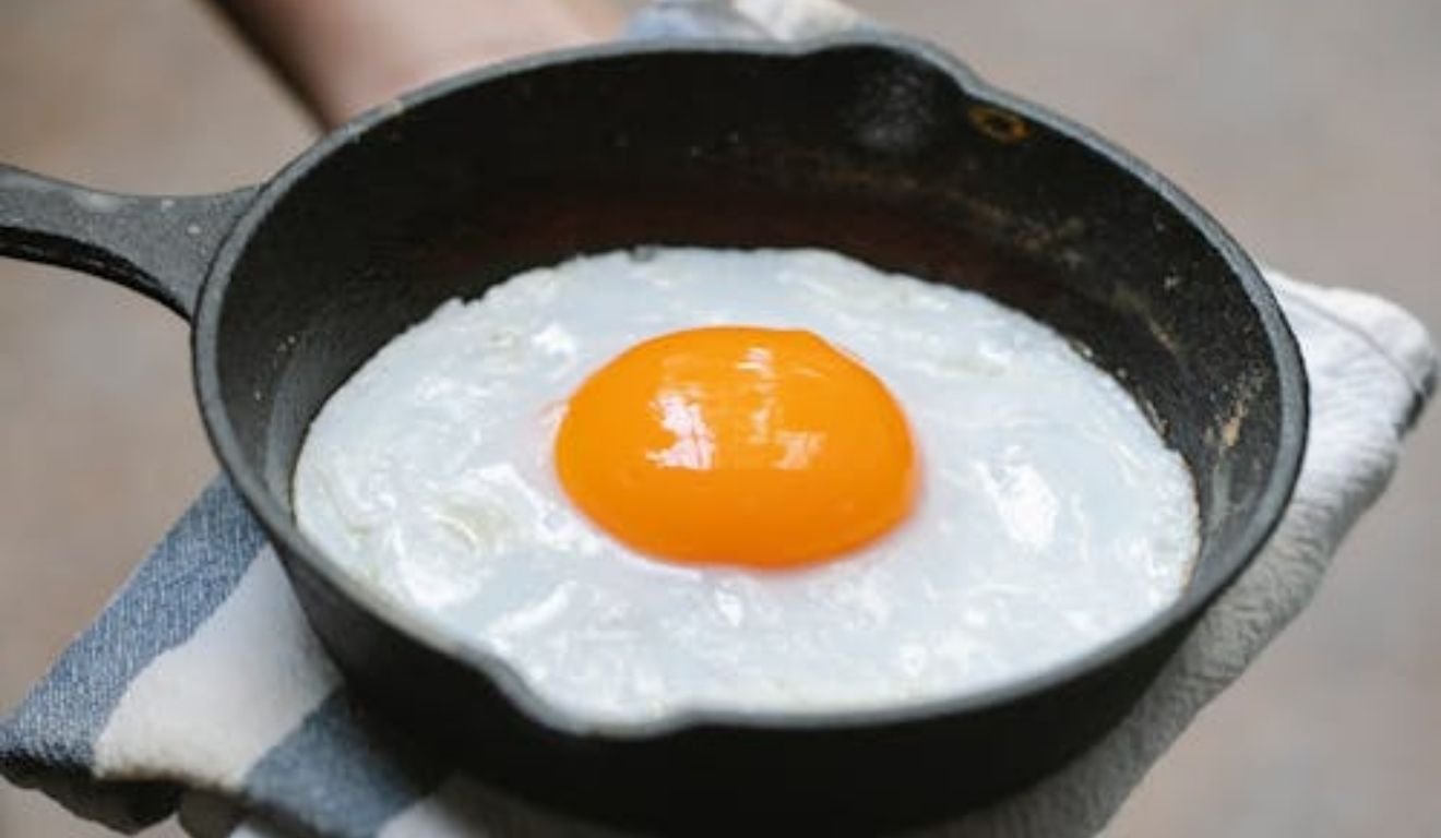 Coloque vinagre na frigideira e descubra o que acontece com seus ovos Coloque vinagre na frigideira e descubra o que acontece com seus ovos