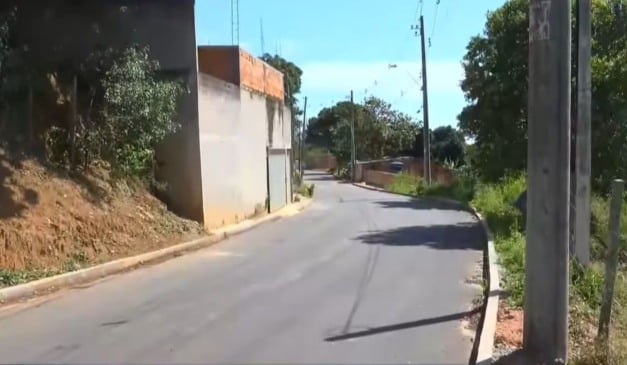 Policiais e traficantes trocaram tiros em Cariacica (Foto: Reprodução/Balanço Geral ES)