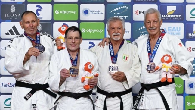 Mundial de Veteranos de Judô. Sensei Bráulio Barboza, medalhista de bronze (primeiro à direita)