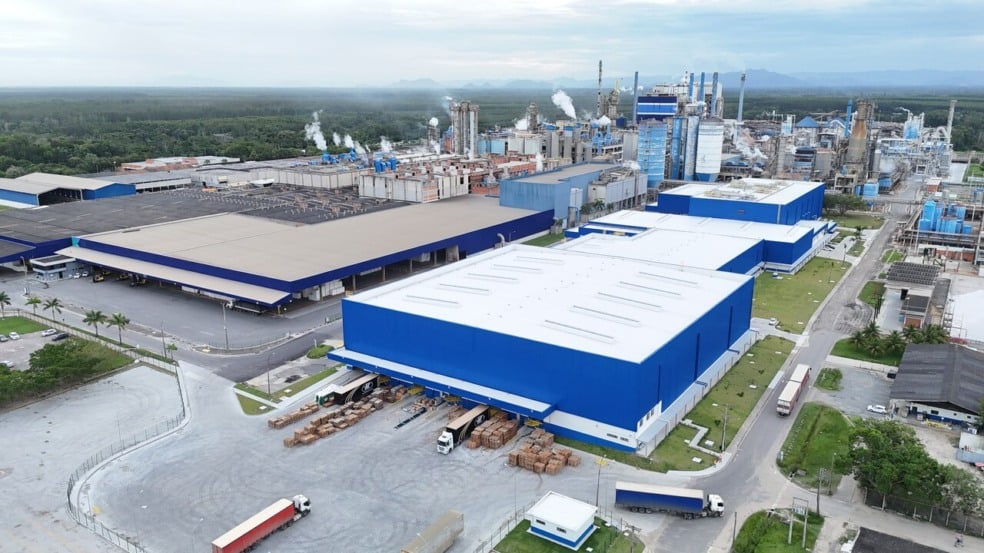 Fábrica de R$ 650 milhões da Suzano começa a operar em Aracruz Fábrica de R$ 650 milhões da Suzano começa a operar em Aracruz