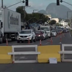 trânsito na avenida carlos lindenberg