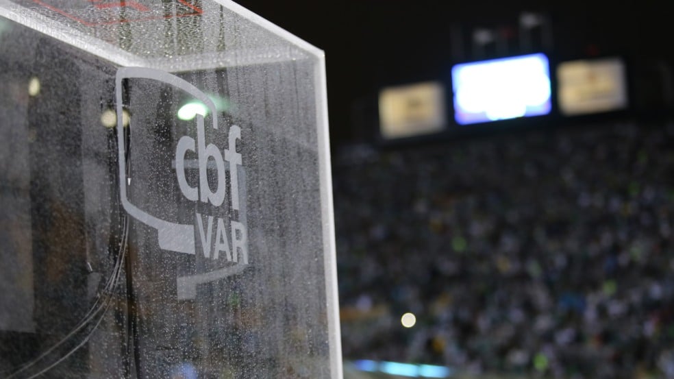 VAR em Palmeiras x Bahia - Copa do Brasil - Pacaembu Árbitro de Vídeo (VAR) em Palmeiras x Bahia, pelas Quartas de Final da Copa do Brasil 2018. Foto: Fernando Torres / CBF
