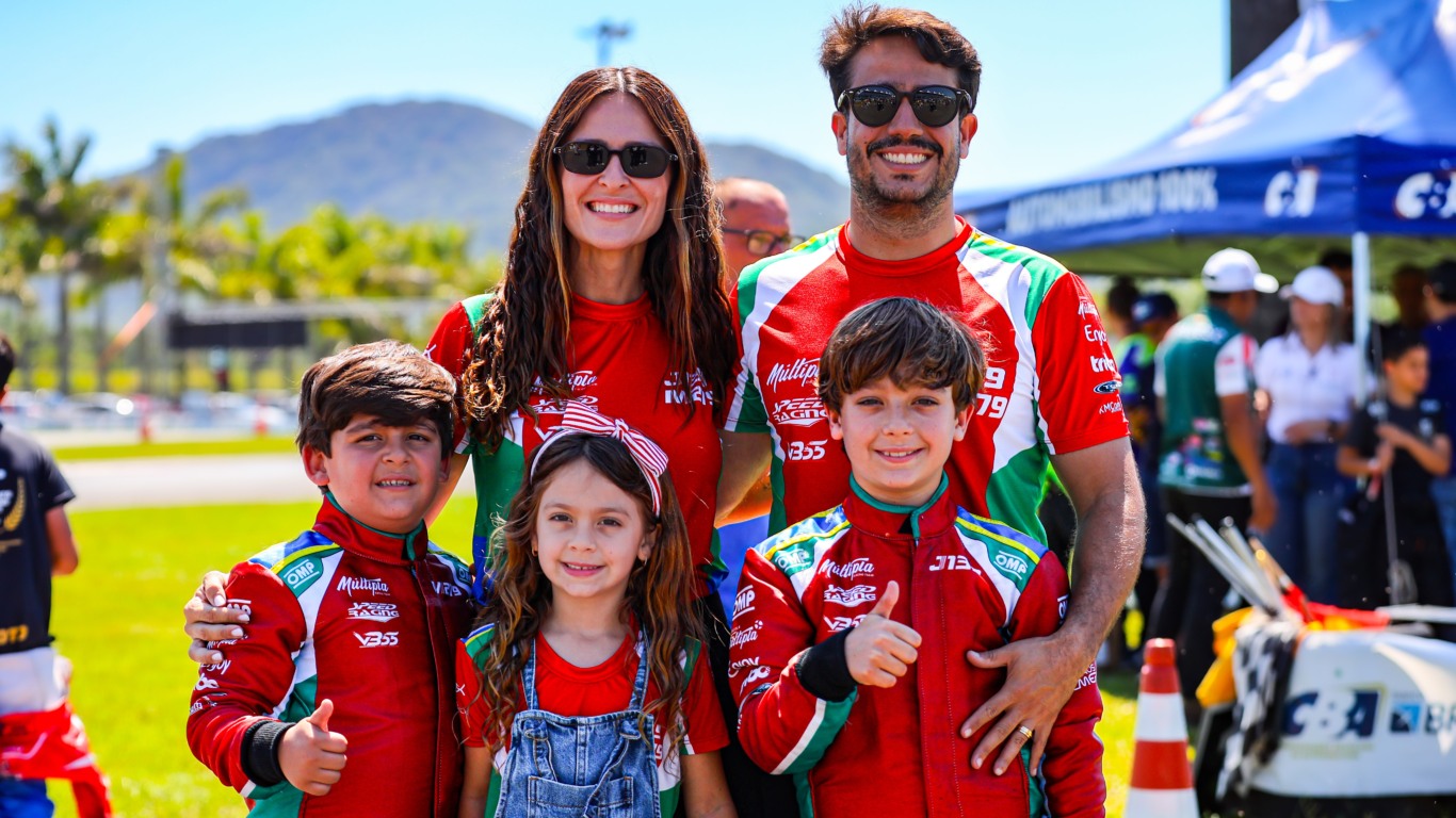 Joaquim Emerick e Miguel Emerick: nova geração de pilotos de kart do ES