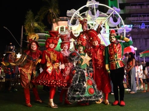 Túnel de estrelas e projeção especial: veja como ficou a vila natalina do Palácio Anchieta
