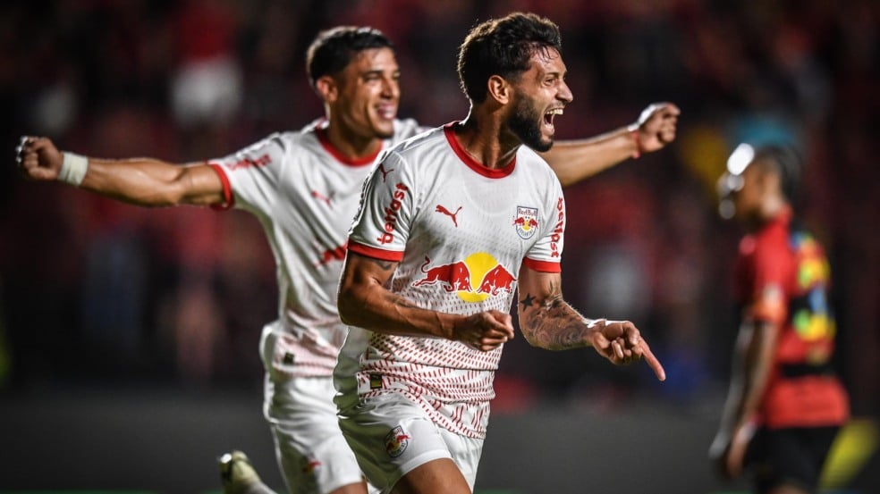 Sport x Red Bull Bragantino Recife/PE; Brasil; 16/04/2025; Estádio Adelmar da Costa Carvalho (Ilha do Retiro); Campeonato Brasileiro; Sport x Red Bull Bragantino; Na foto, Juninho Capixaba; Foto de Ari Ferreira/Red Bull Bragantino. Sport x Red Bull Bragantino Recife/PE; Brasil; 16/04/2025; Estádio Adelmar da Costa Carvalho (Ilha do Retiro); Campeonato Brasileiro; Sport x Red Bull Bragantino; Na foto, Juninho Capixaba; Foto de Ari Ferreira/Red Bull Bragantino.
