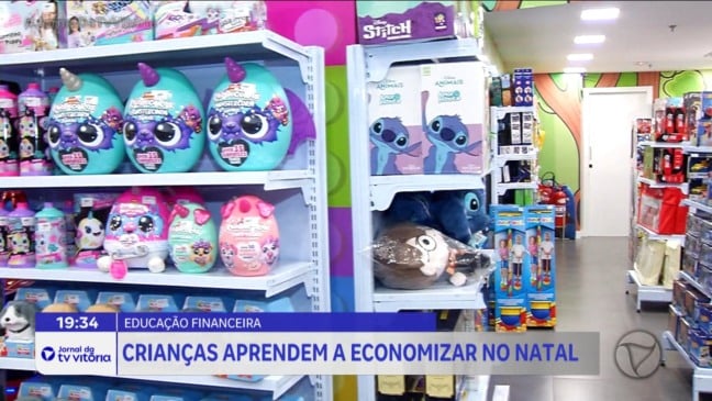 Educação financeira infantil ensina a importância de poupar no Natal